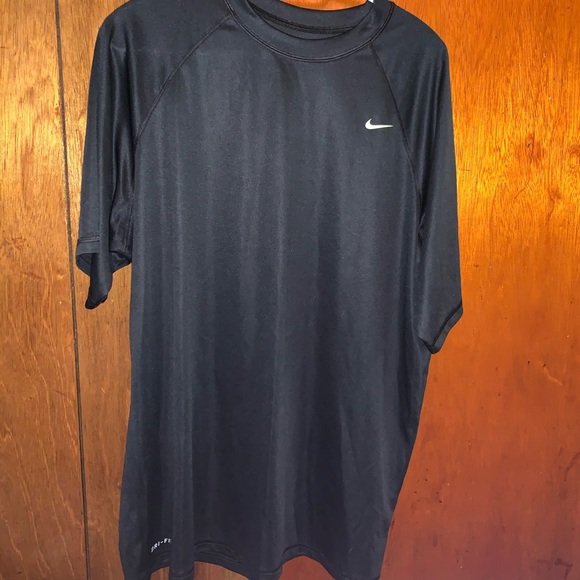 Men’s black Nike tee w/neon yellow Nike sign - Picture 1 of 2
